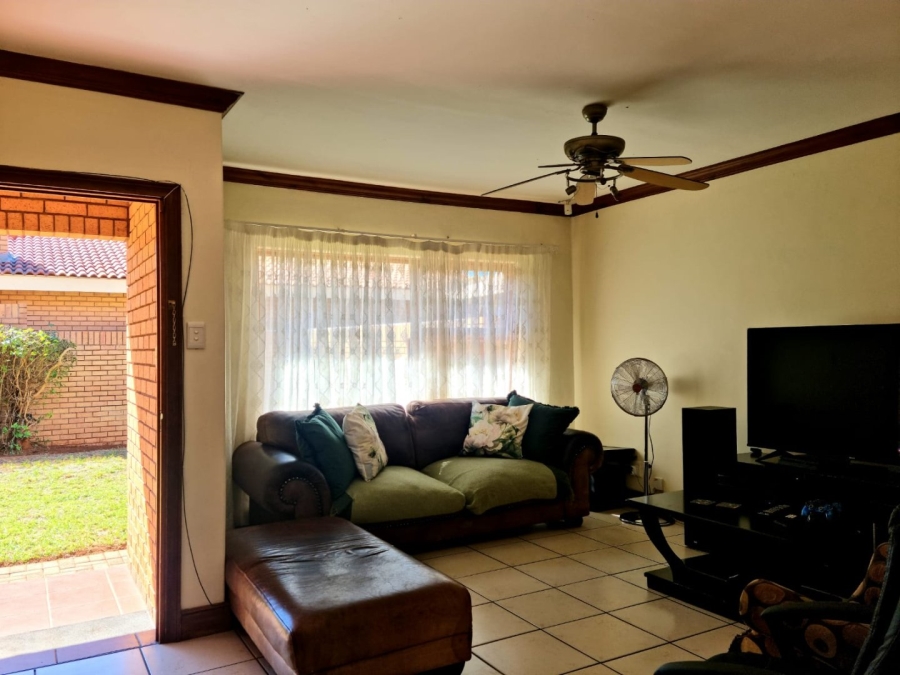 4 Bedroom Property for Sale in Roylglen Gardens Northern Cape